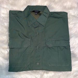 Like New Men’s Button Down Shirt
